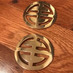 ‘Tory Burch’ style gold-tone shoe clips